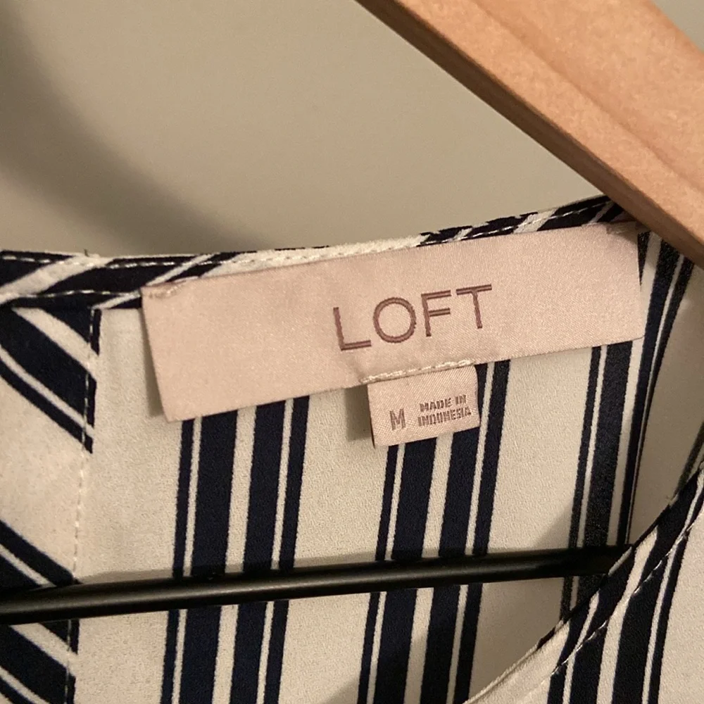 LOFT Navy White Stripe Blouse M Balloon Sleeve Nautical Coastal Chic - Picture 2 of 5